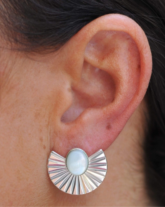 Boucles d'oreilles tendances en argent 925 et pierre de nacre - Création de bijoux - Madame Vedette