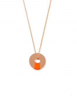 Collier chaîne plaqué or rose médaille ajourée fil couleur - Bijoux créateur tendance - Madame Vedette
